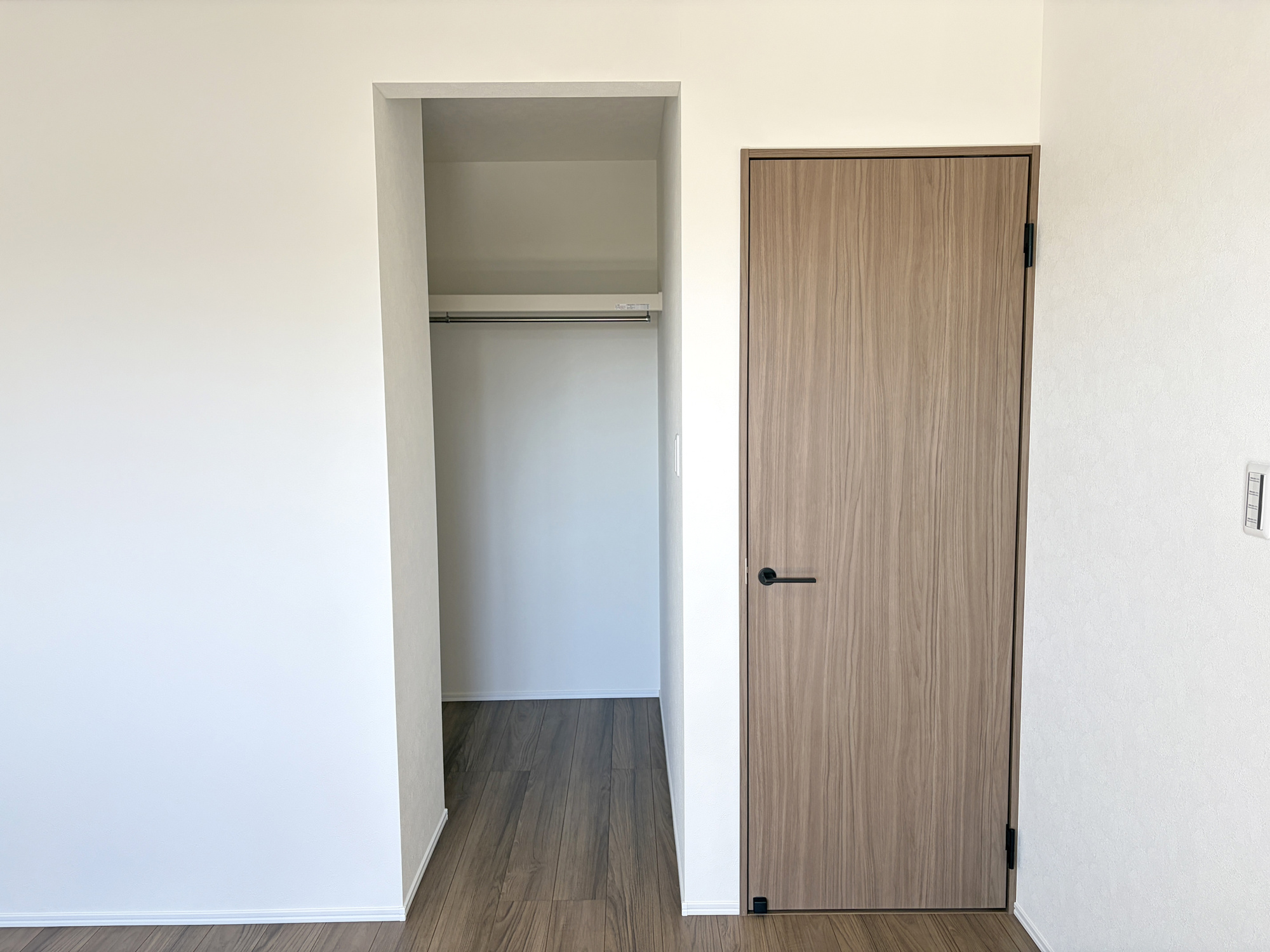 【一宮市三ツ井 限定1邸】ワイド間口×長期優良住宅の収納|主寝室ウォークインクローゼット