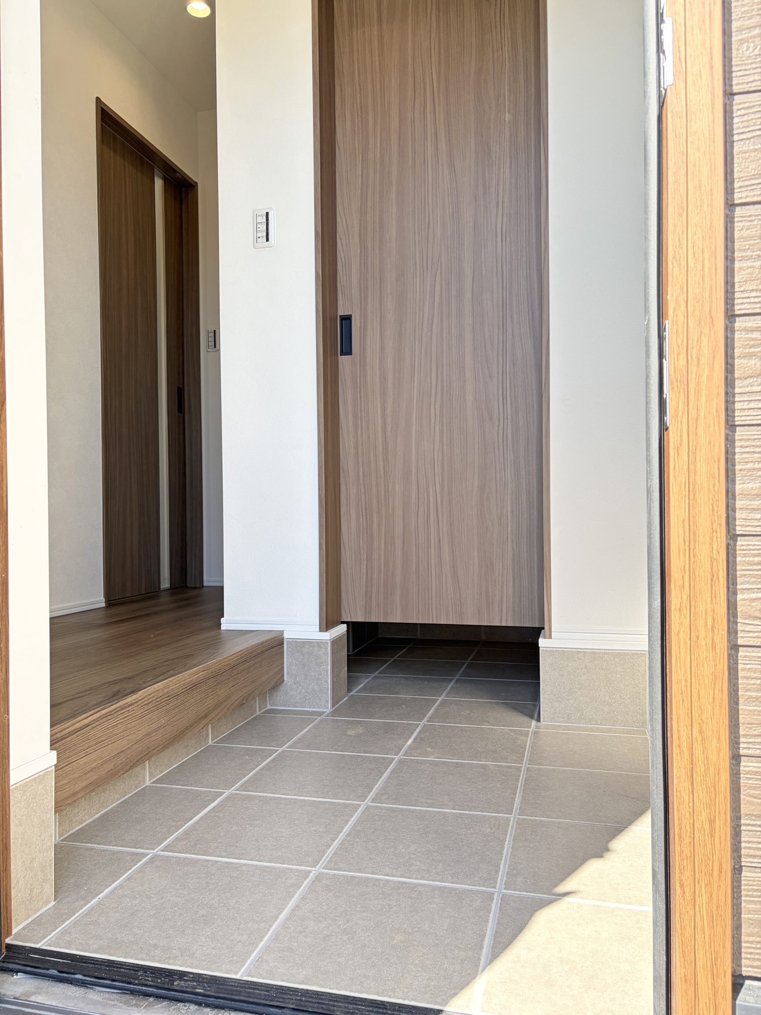 【一宮市三ツ井 限定1邸】ワイド間口×長期優良住宅の玄関|玄関