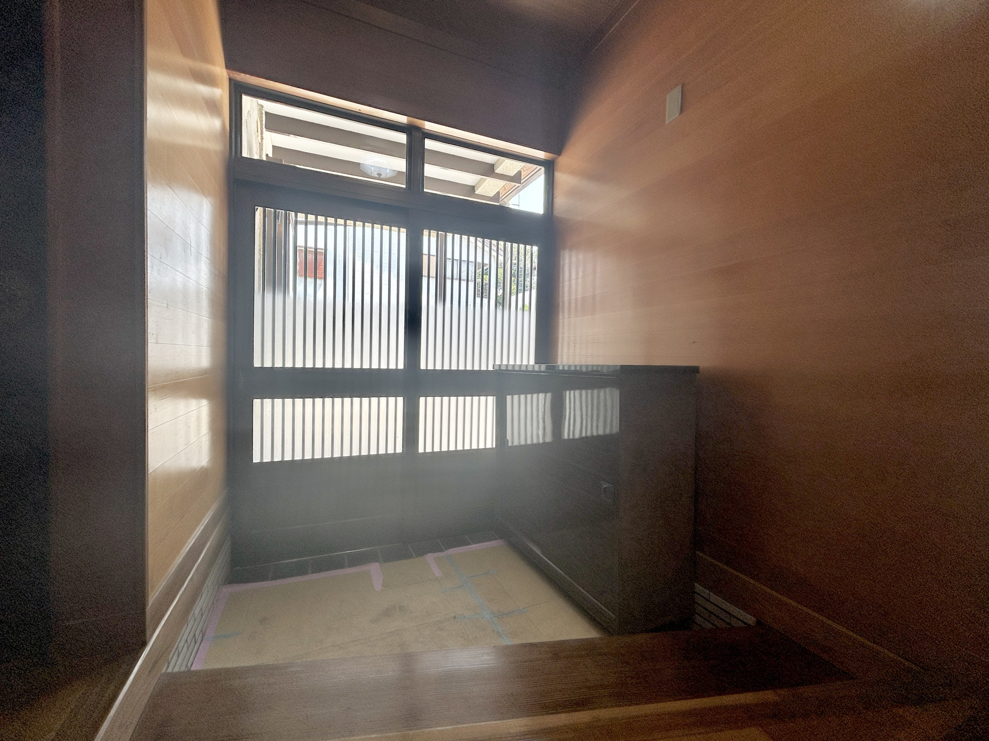 前橋市下細井町　中古物件の内装|住まう人も来客も入った時にワクワクさせてくれそうな玄関♪
収納もたっぷりあるので、靴がたくさんあっても安心！