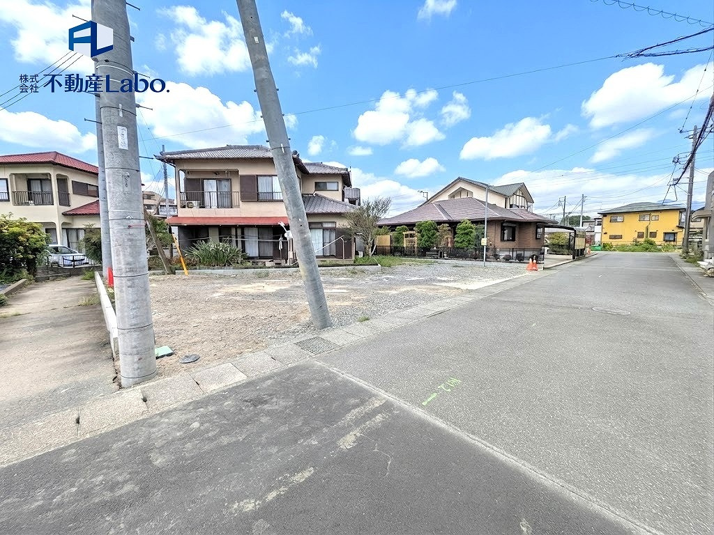 ハートフルタウン　富士市鮫島422番　全3棟　の前面道路含む現地写真