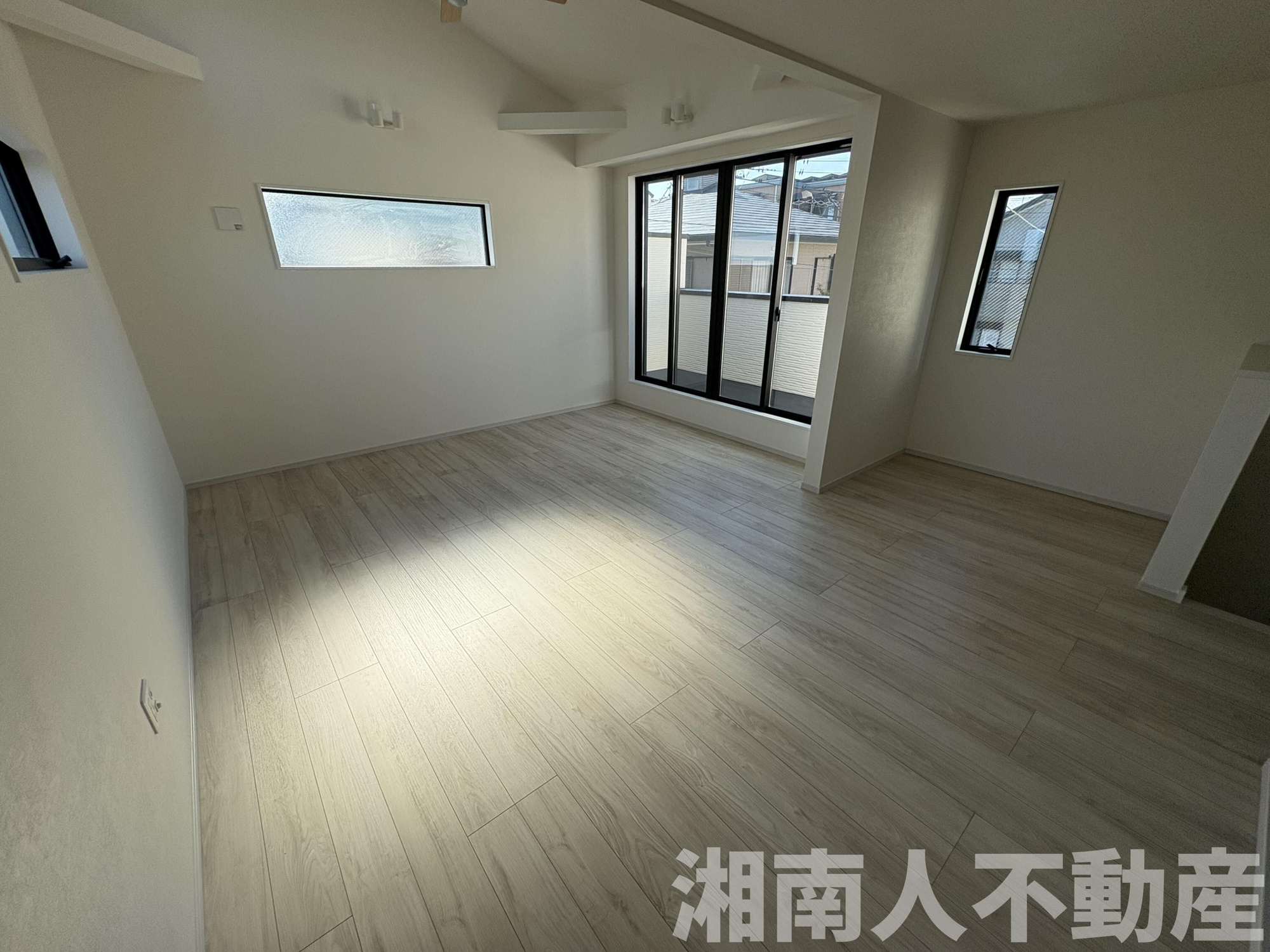 平塚市達上ケ丘１４５４－２，１１，１２新築戸建ての居間・リビング|こちらのリビングで趣味の時間をお楽しみください