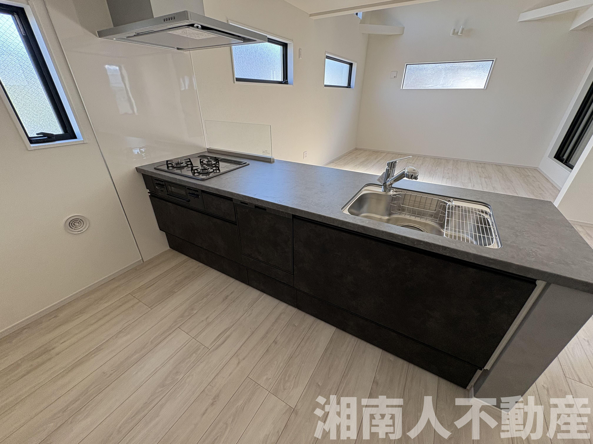 平塚市達上ケ丘１４５４－２，１１，１２新築戸建てのキッチン|きれいなキッチンです