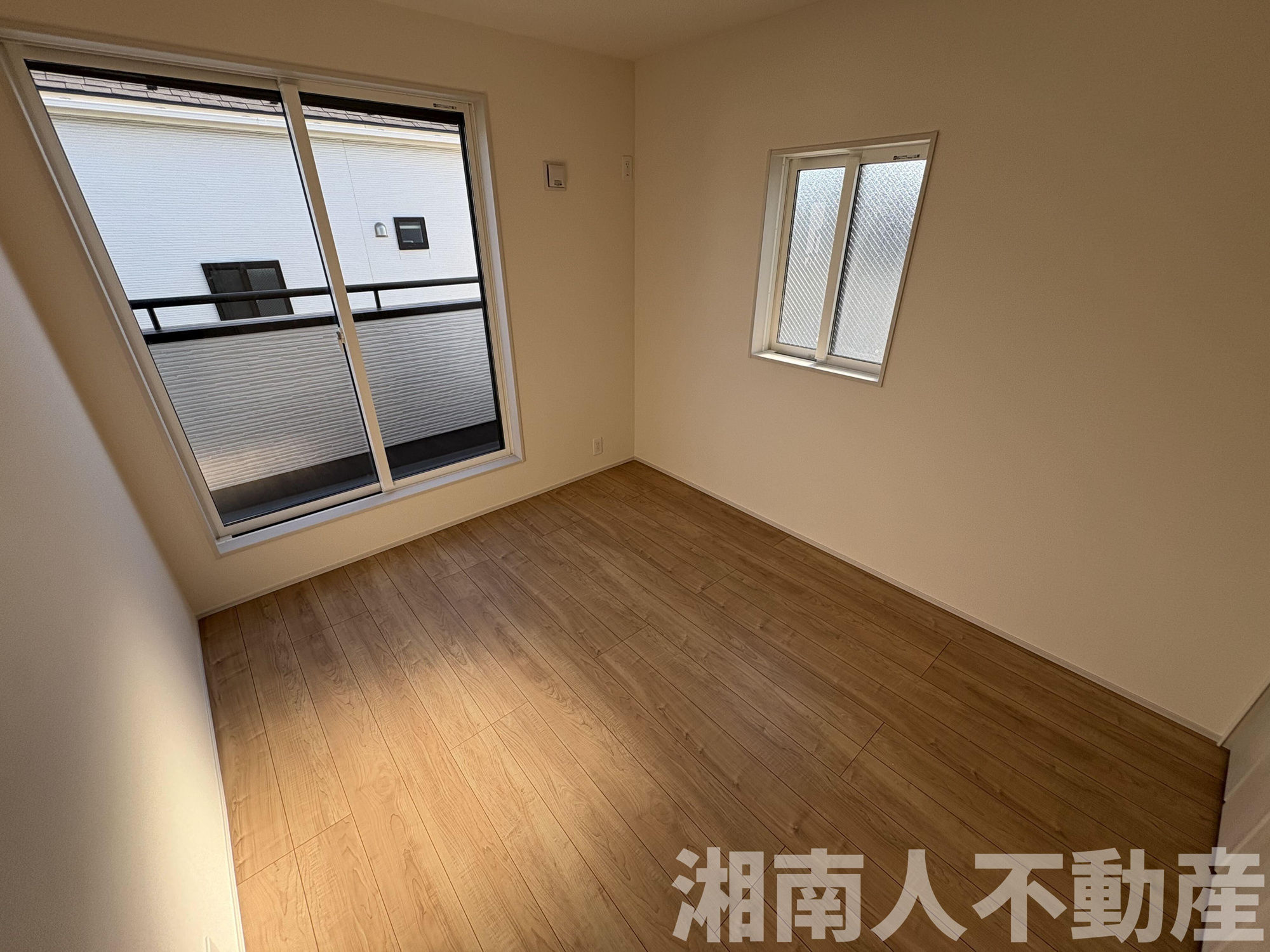 平塚市南原２丁目１４１新築戸建ての洋室|落ち着いた色調の洋室です
