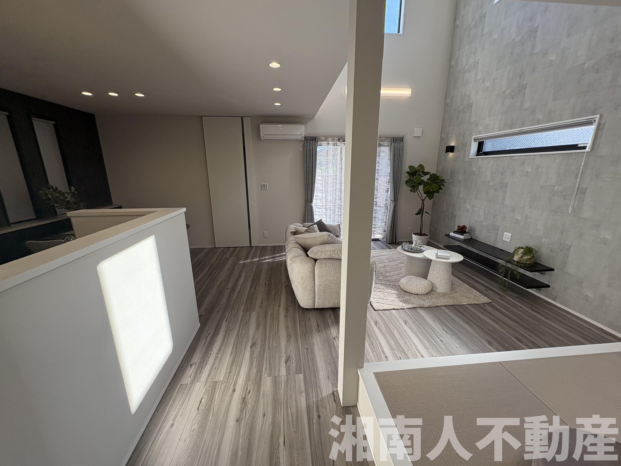 平塚市南原２丁目１１７－４新築戸建ての居間・リビング|おしゃれな居間です