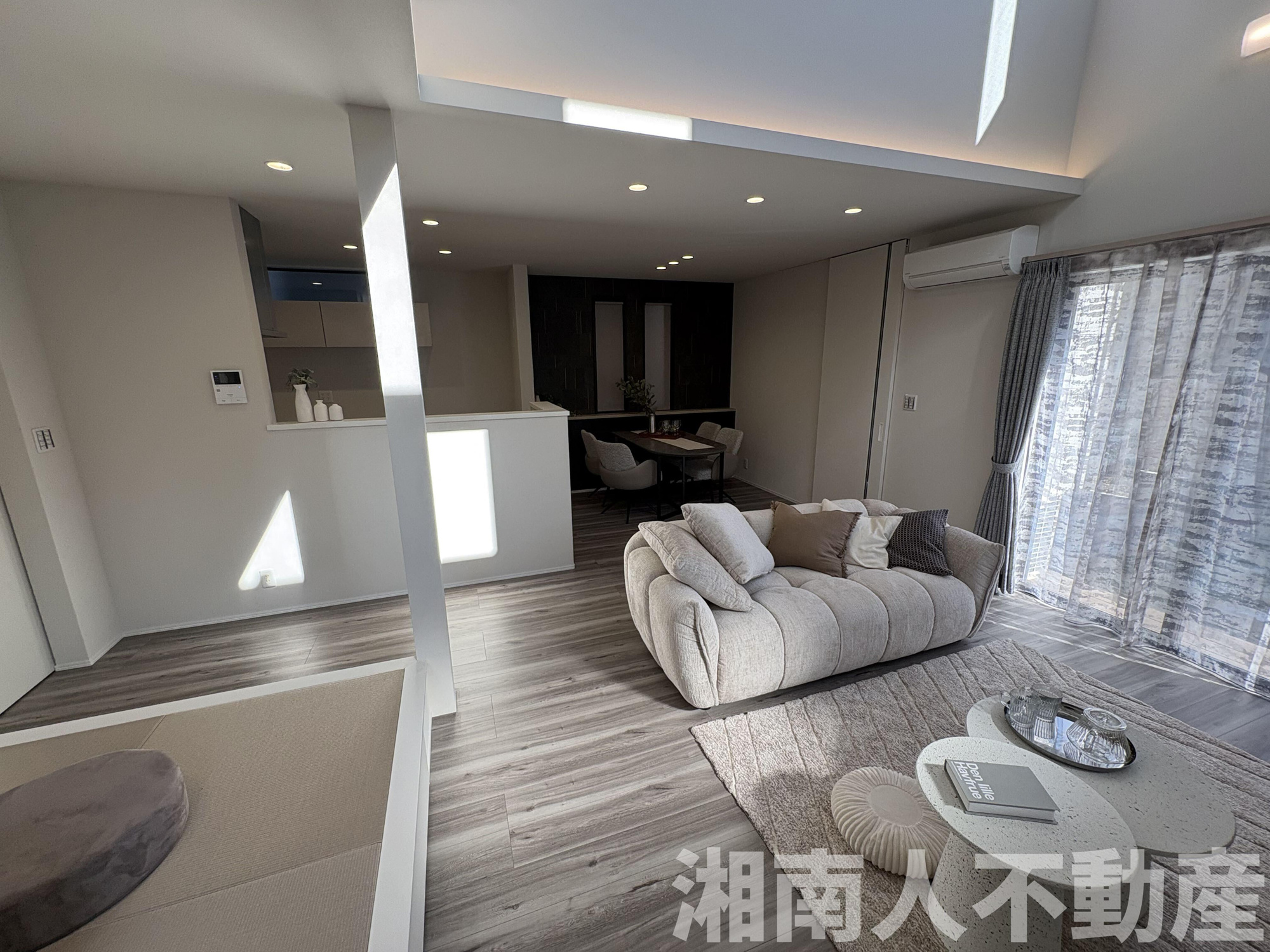 平塚市南原２丁目１１７－４新築戸建ての居間・リビング|使いやすい居間です