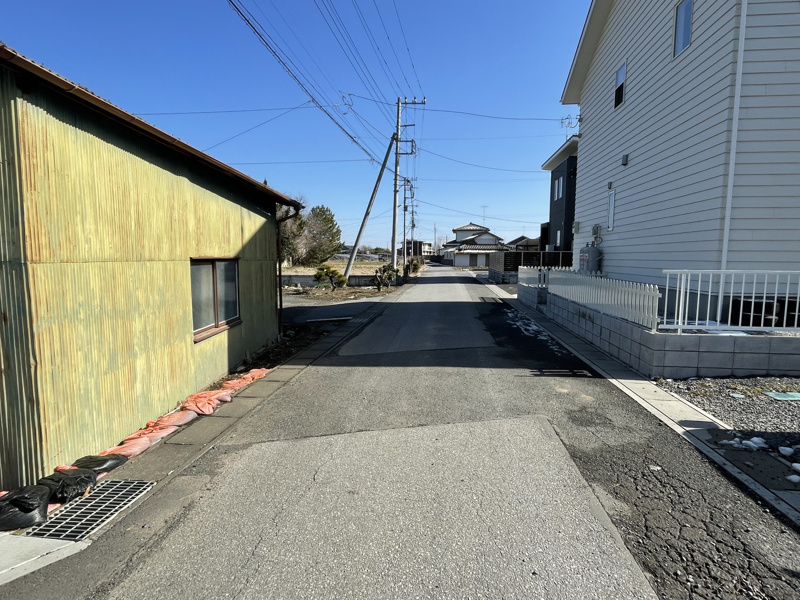 前面道路含む現地写真です
