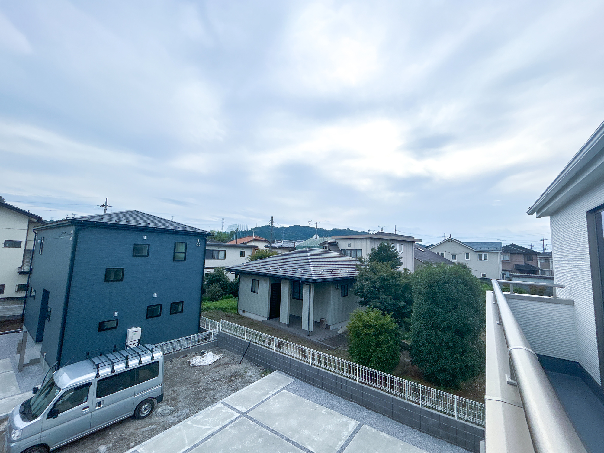 高崎市中豊岡町第5　新築住宅全4棟の展望|閑静な住宅地で子育て家族にピッタリ。毎日のお散歩も快適な緑に恵まれたエリアで、自然に包まれた穏やかな暮らしを実現するための、ゆとりある住環境が整っています。緑の潤いを感じながらホッと生活できそう。