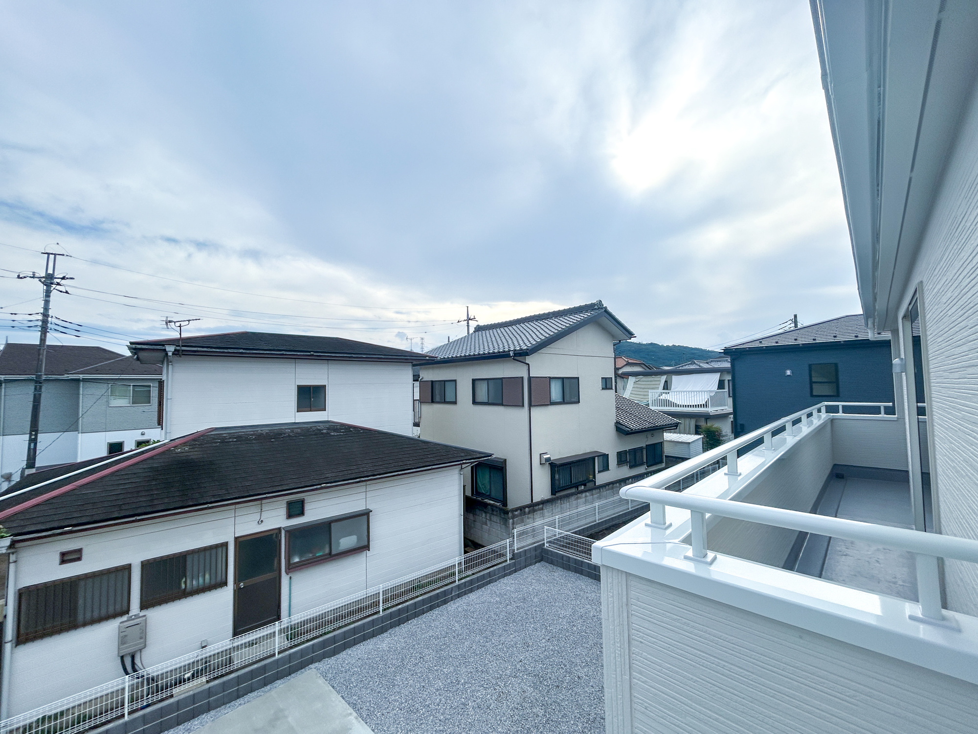 高崎市中豊岡町第5　新築住宅全4棟の展望|閑静な住宅地で子育て家族にピッタリ。毎日のお散歩も快適な緑に恵まれたエリアで、自然に包まれた穏やかな暮らしを実現するための、ゆとりある住環境が整っています。緑の潤いを感じながらホッと生活できそう。