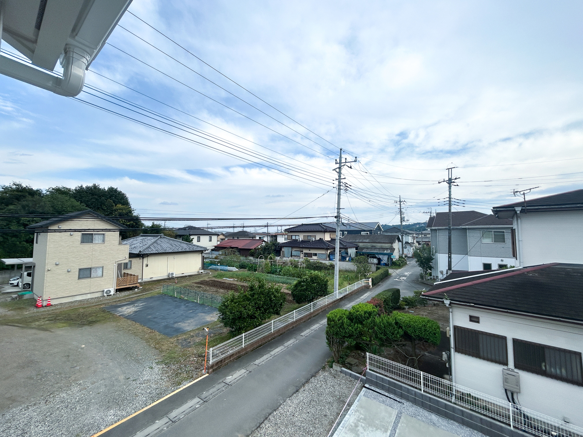 高崎市中豊岡町第5　新築住宅全4棟の展望|低層の一戸建てを中心とした街並みが整然と続き、周辺は高い建物が建っていないので、採光や開放性に恵まれ、空が広く緑の多い閑静な趣を感じる環境です。