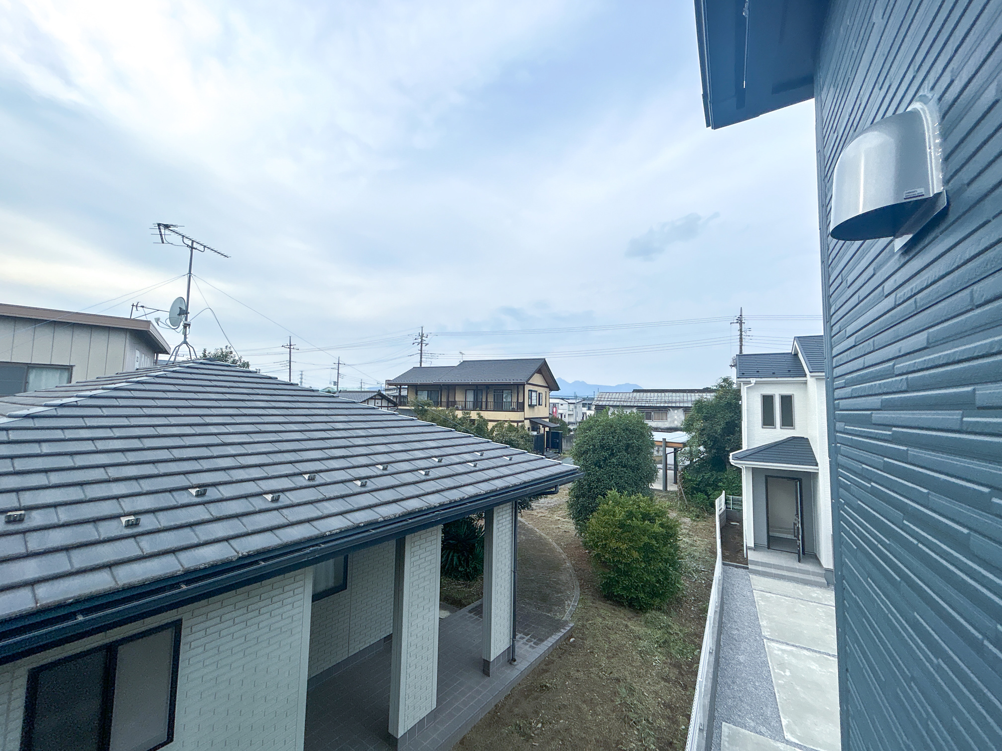 高崎市中豊岡町第5　新築住宅全4棟の展望|閑静な住宅地で子育て家族にピッタリ。毎日のお散歩も快適な緑に恵まれたエリアで、自然に包まれた穏やかな暮らしを実現するための、ゆとりある住環境が整っています。緑の潤いを感じながらホッと生活できそう。