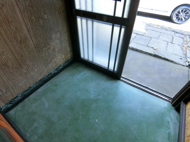 伊達市南稀府町266-69　中古住宅の玄関|毎日通る玄関はこちらです