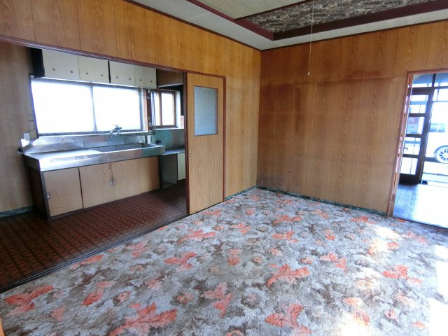 伊達市南稀府町266-69　中古住宅の居間・リビング