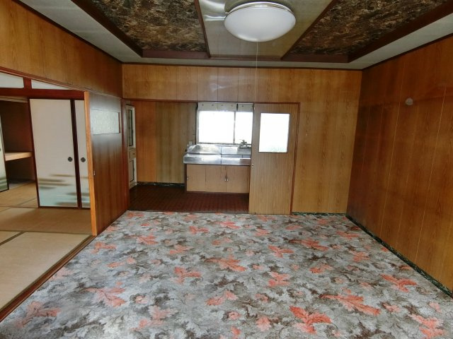 伊達市南稀府町266-69　中古住宅の居間・リビング