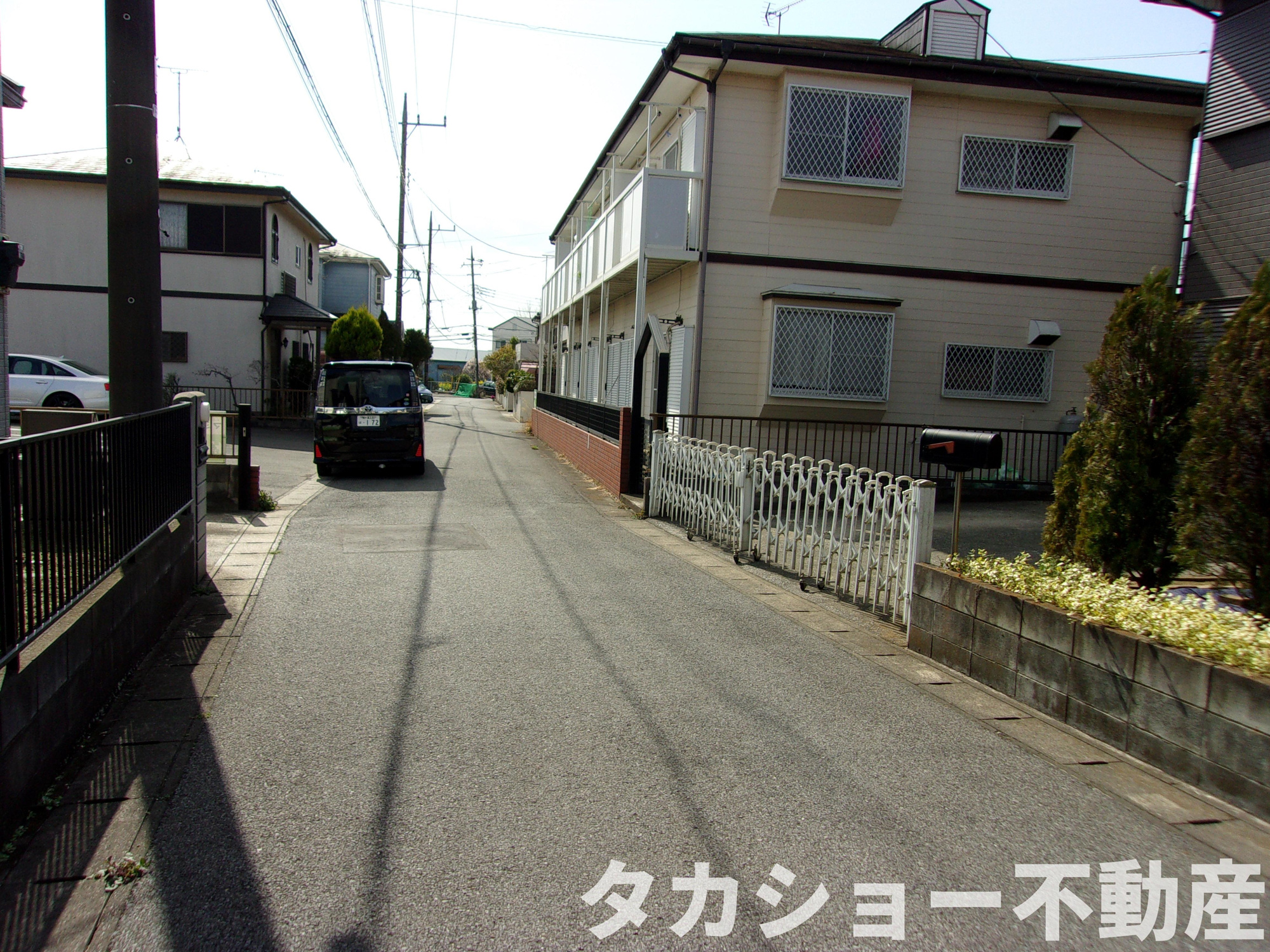 市原市古市場　中古戸建の前面道路含む現地写真