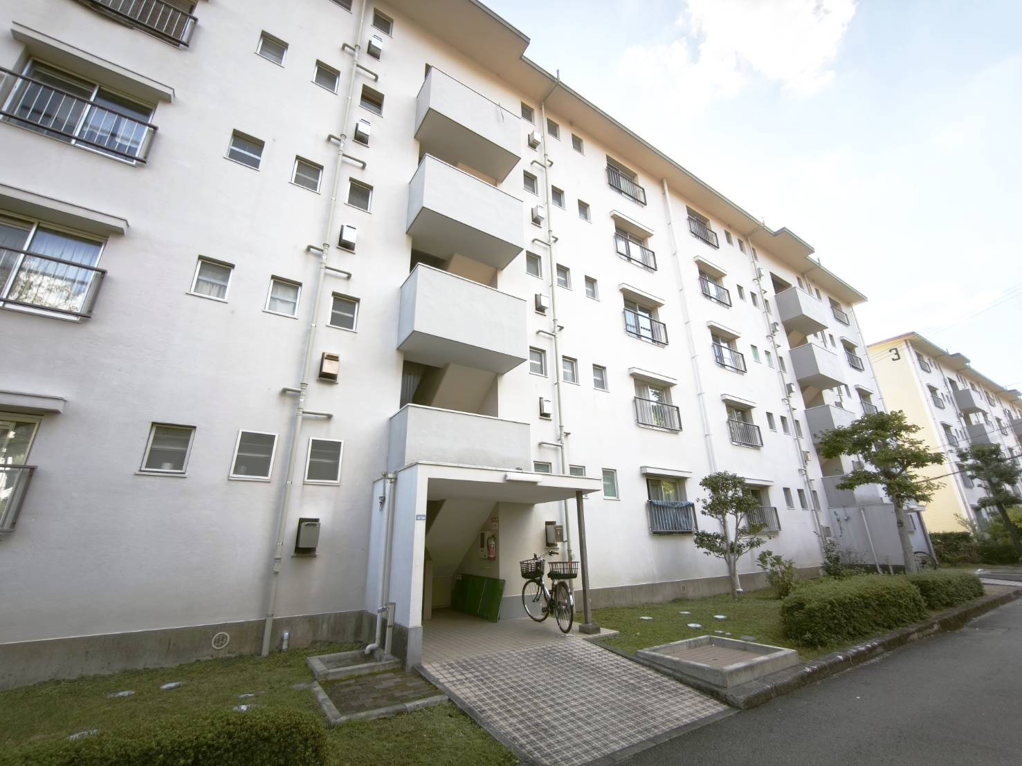 箕面如意谷住宅18号棟の外観