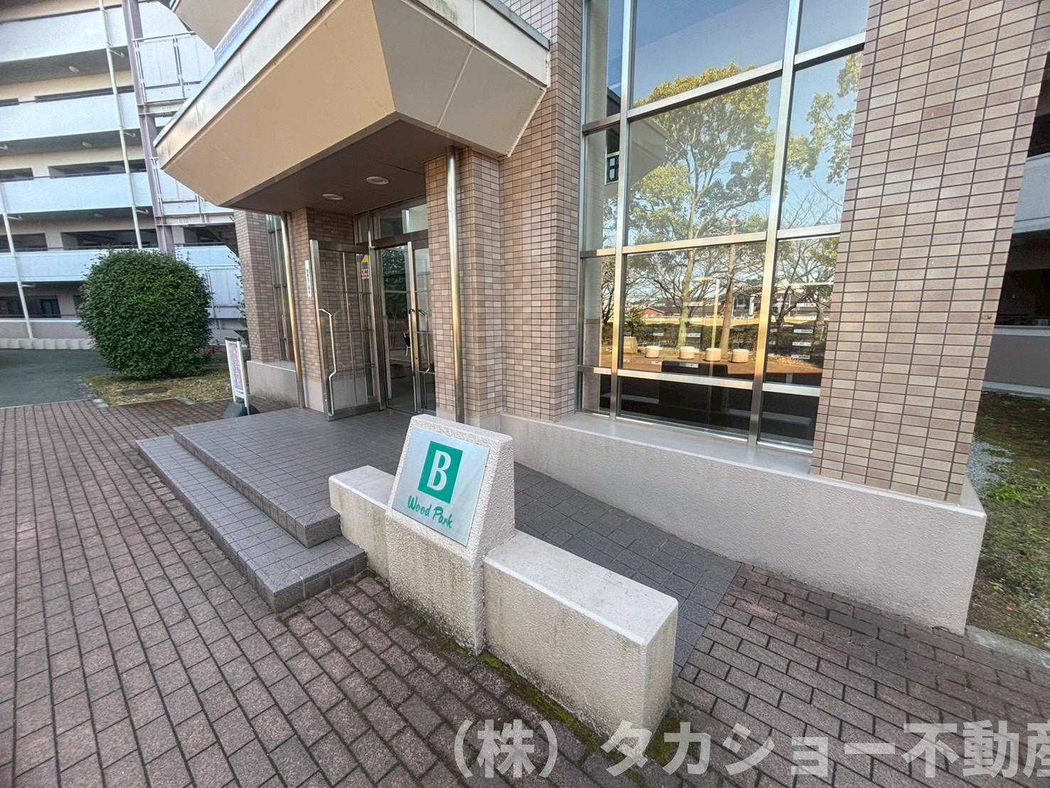 ウッドパークちはら台B棟のエントランス