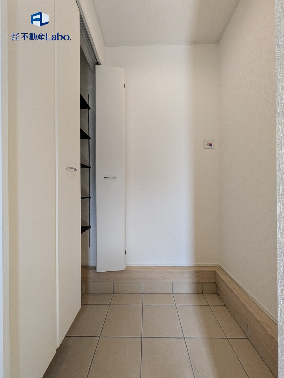 クレイドルガーデン　清水区北矢部町第6　全4棟の玄関|玄関部分にはベビーカーやお子様用の自転車も置く事ができます♪