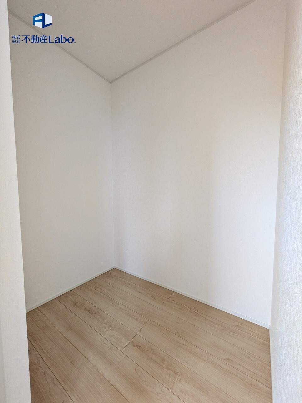 クレイドルガーデン　清水区北矢部町第6　全4棟の洋室|●ウォークインクローゼット● 単なる収納を超えて「暮らしの質」をぐっと高めてくれる空間です。見た目のすっきり間だけでなく、日々の導線や気分も高めてくれます♪