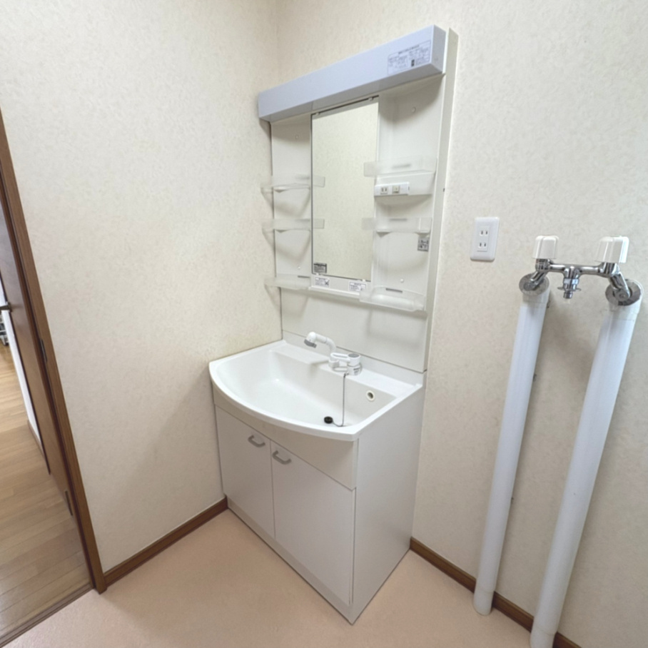 室蘭市白鳥台5丁目33-6　中古住宅の独立洗面台