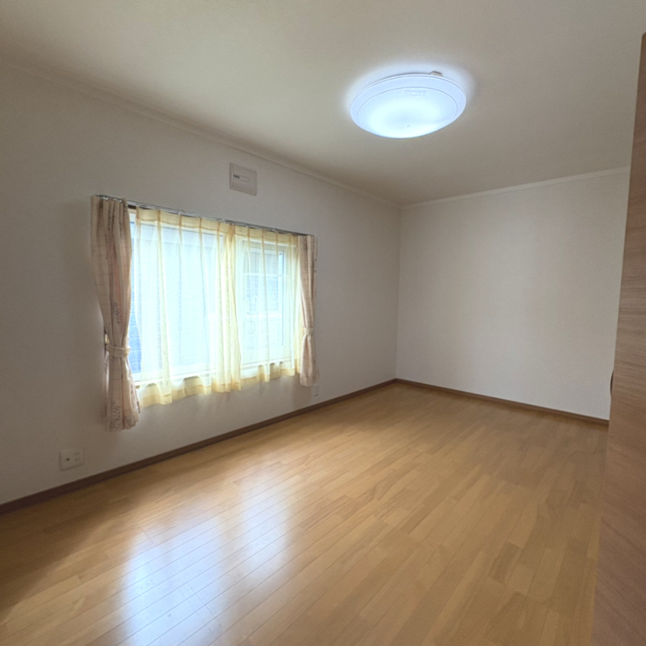 室蘭市白鳥台5丁目33-6　中古住宅の洋室