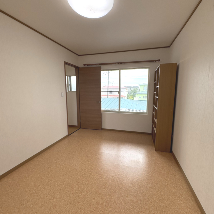室蘭市白鳥台5丁目33-6　中古住宅の洋室