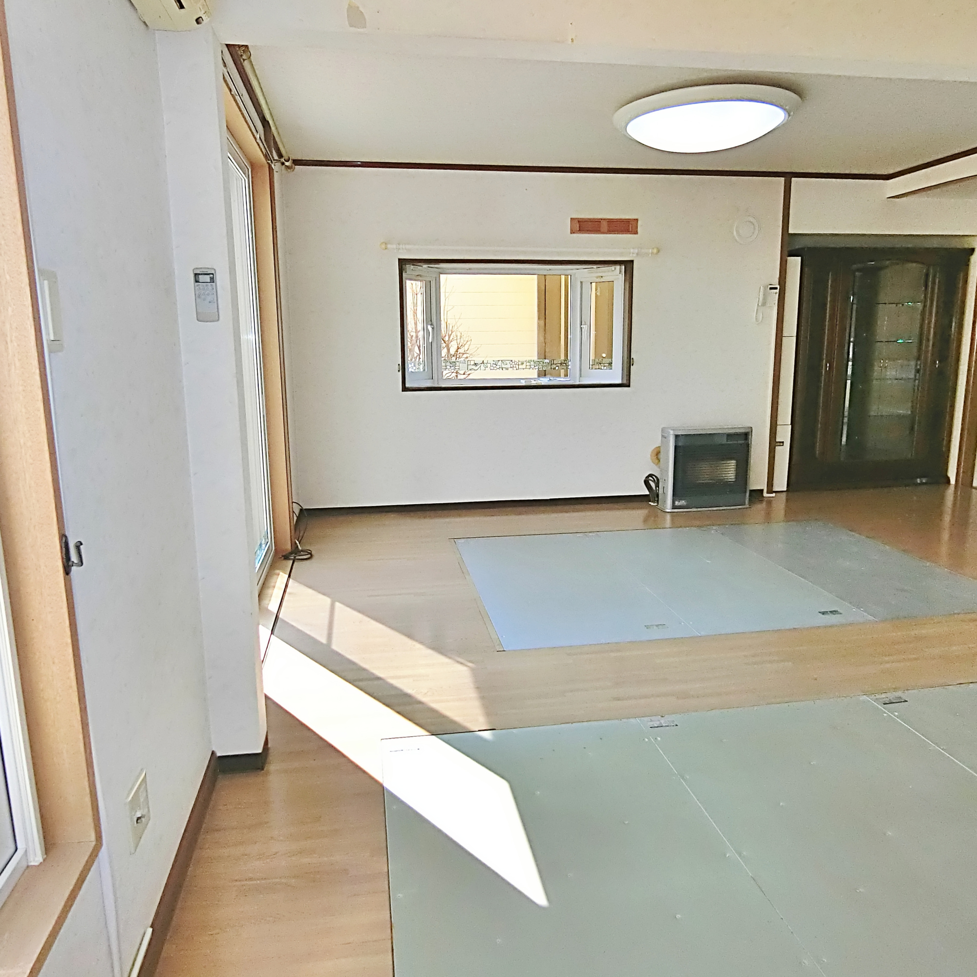 登別市若草町2丁目12-5　中古住宅の居間・リビング