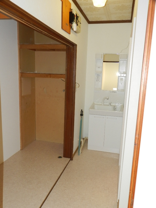 室蘭市港南町1丁目13-7　長屋収益住宅の独立洗面台