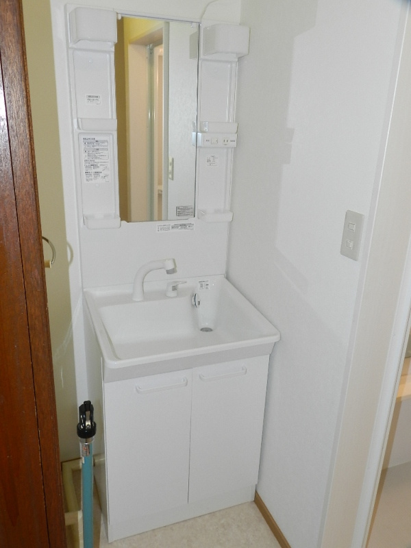 室蘭市港南町1丁目13-7　長屋収益住宅の独立洗面台