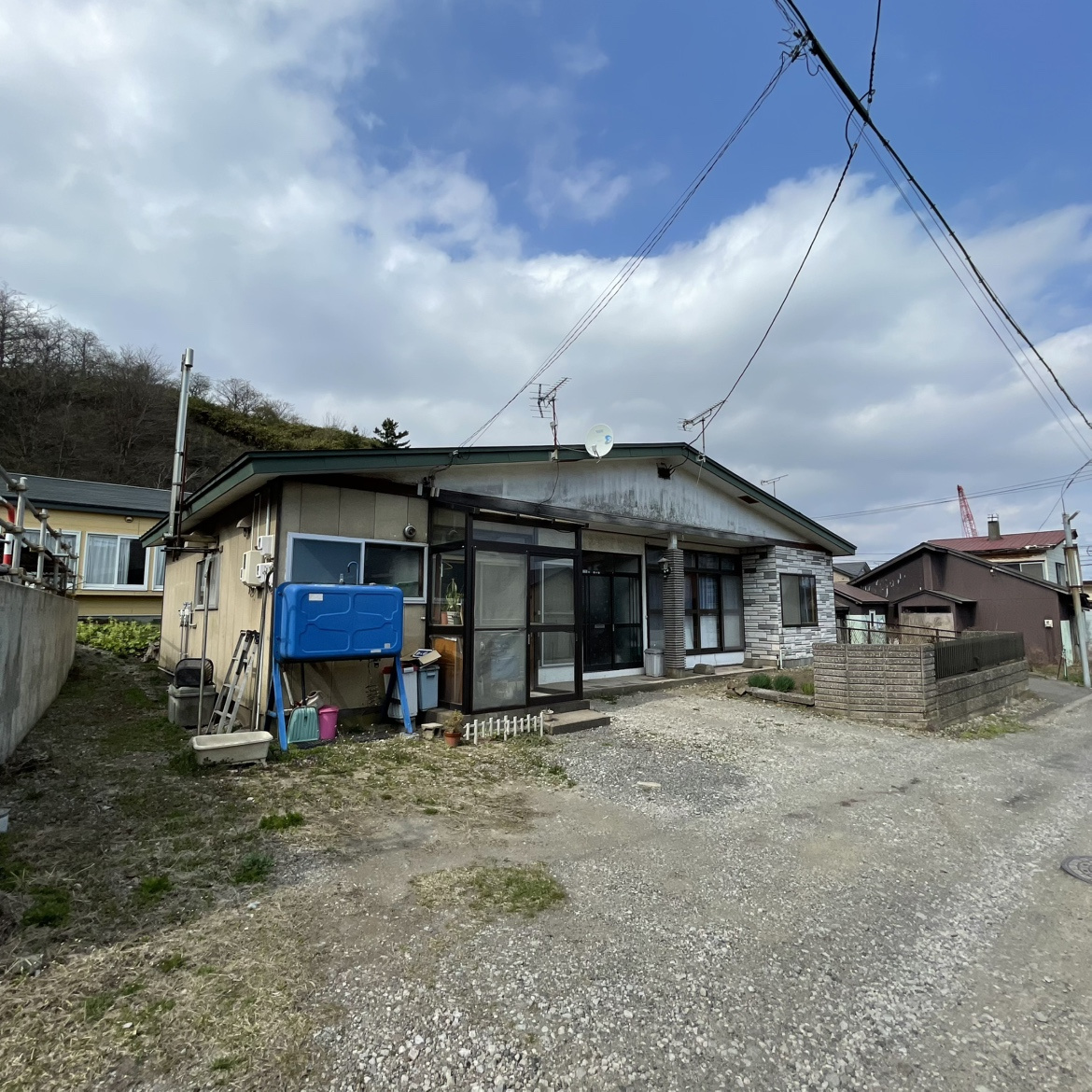 室蘭市港南町1丁目13-7　長屋収益住宅の前面道路含む現地写真
