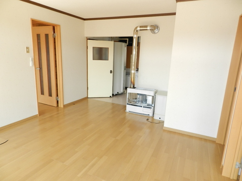 室蘭市港南町1丁目13-7　長屋収益住宅の居間・リビング