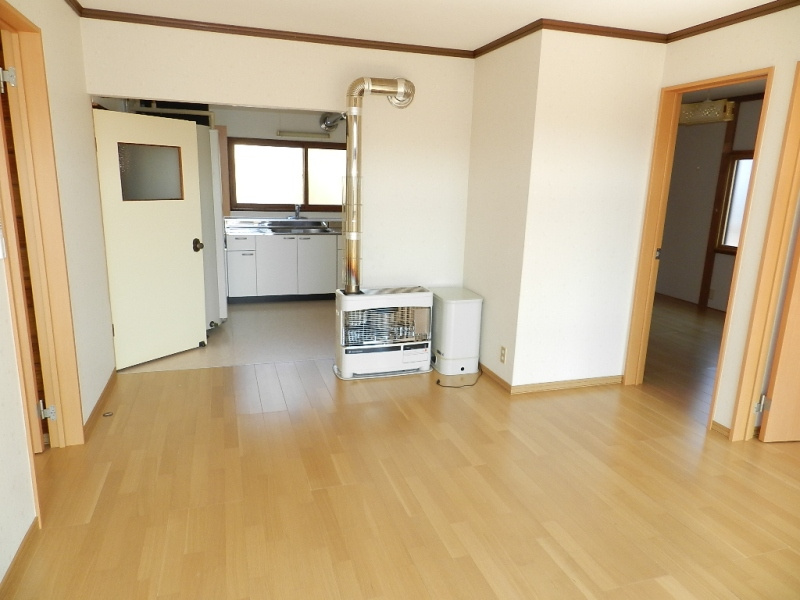 室蘭市港南町1丁目13-7　長屋収益住宅の居間・リビング