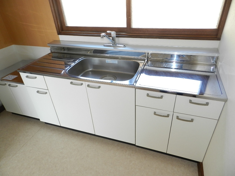 室蘭市港南町1丁目13-7　長屋収益住宅のキッチン