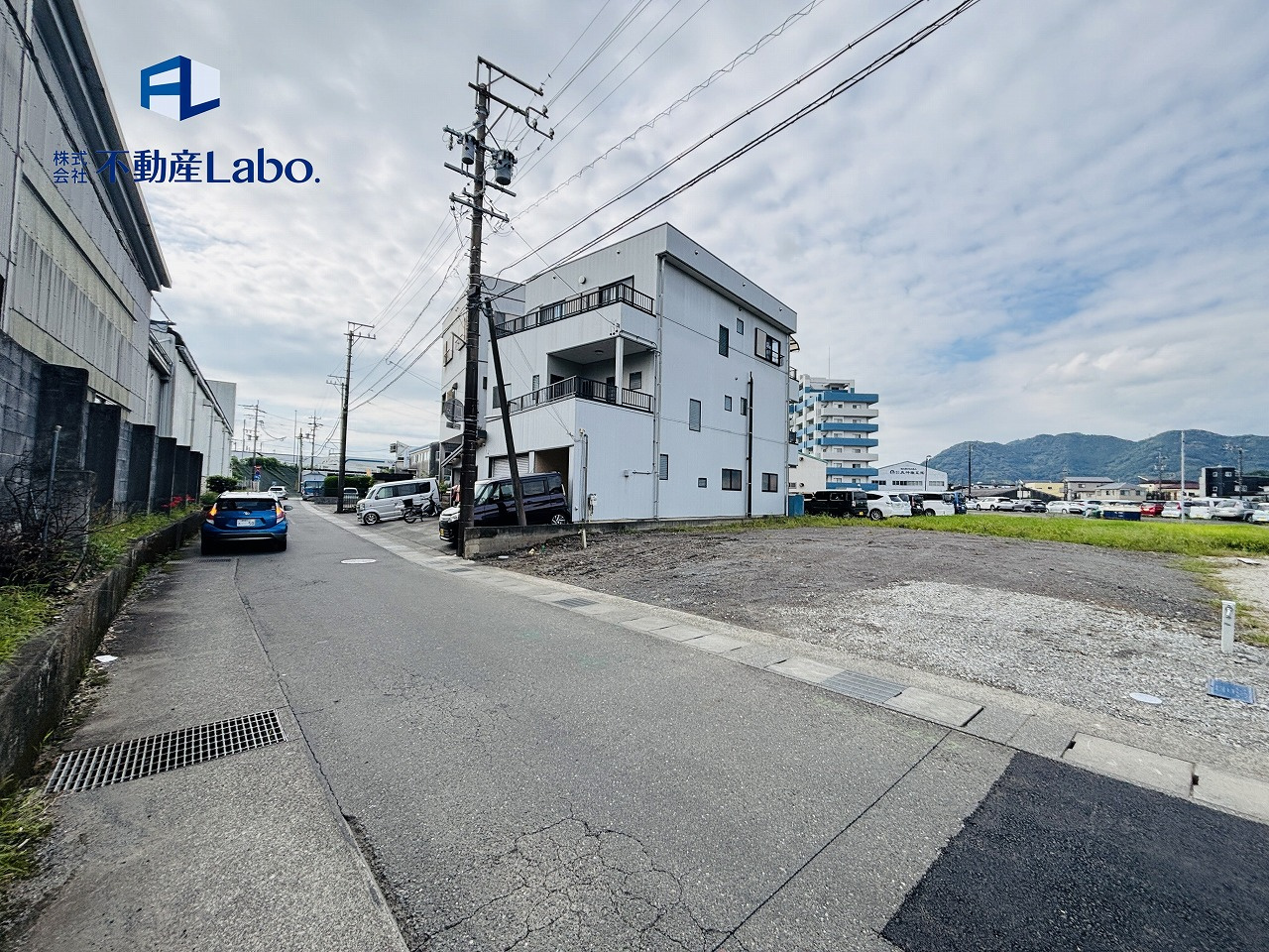 クレイドルガーデン　静岡市駿河区丸子新田　第4　全2棟の前面道路含む現地写真|防犯設備も整っております。
