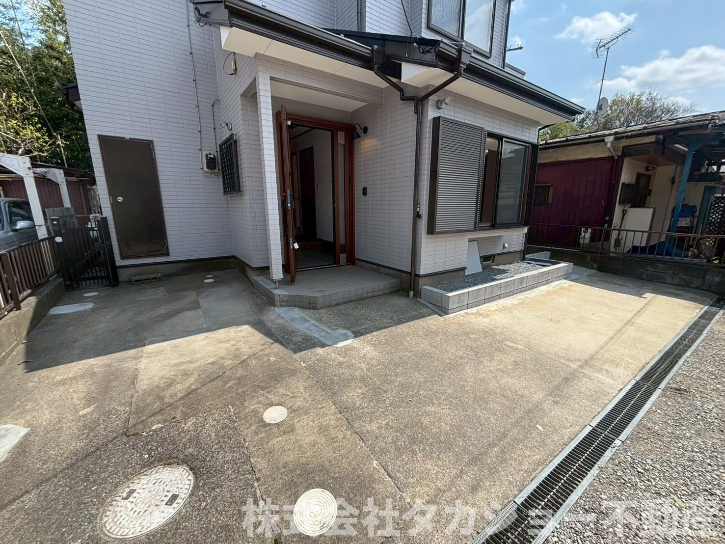 千葉市中央区生実町　中古戸建の駐車場