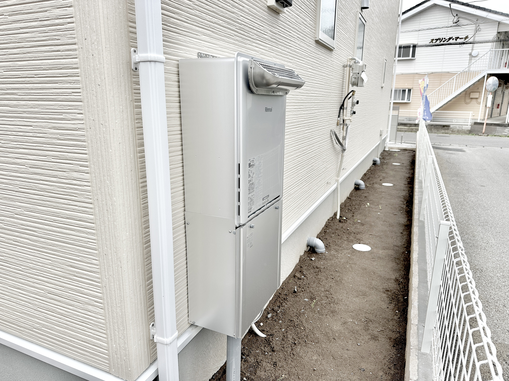 第５栃木市岩舟町静和　新築住宅全２棟の発電・温水設備|月々のガス代が優しい高効率給湯器♪
