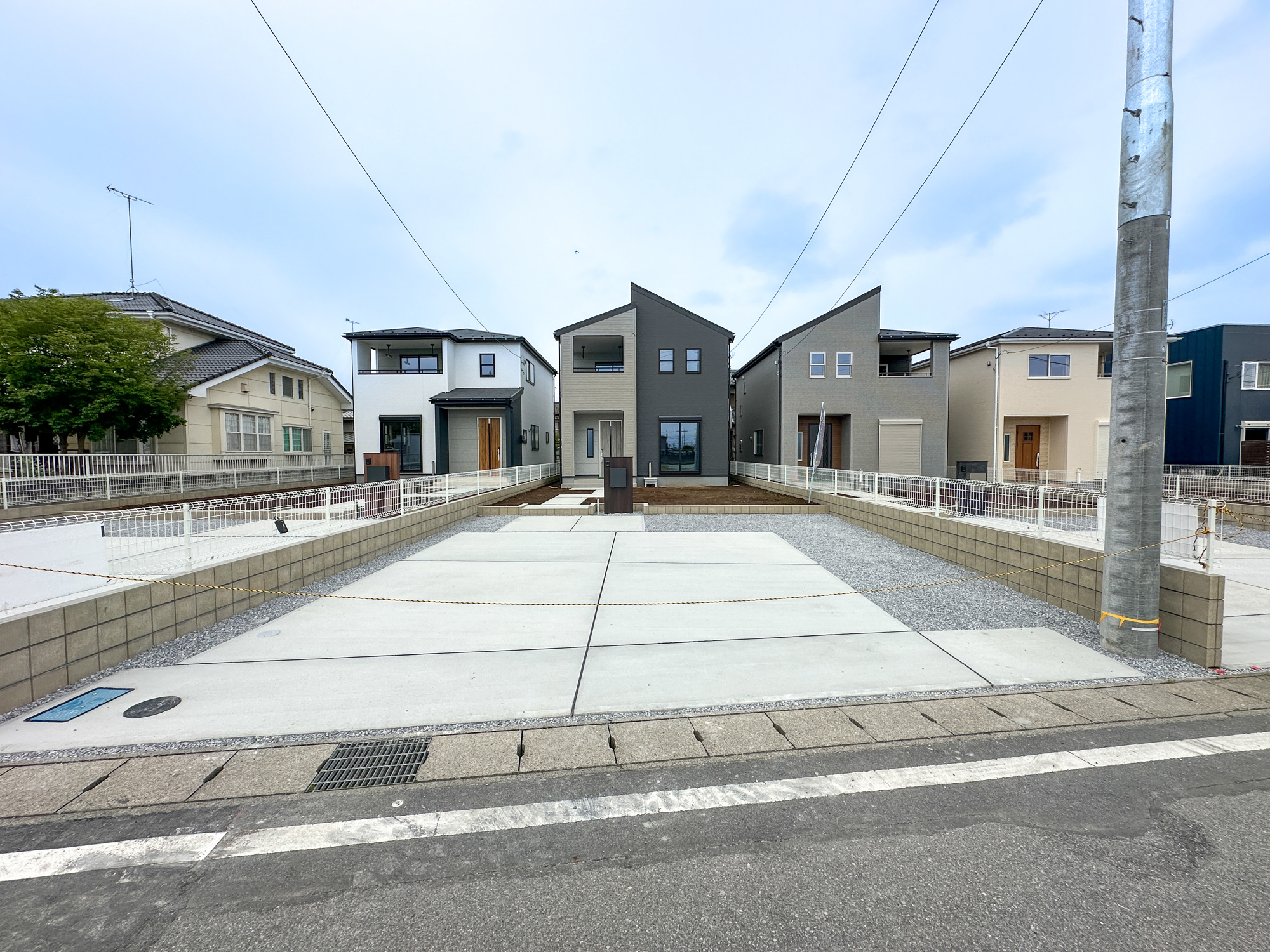 第１栃木市都賀町平川　新築住宅全４棟の駐車場|車庫土間施工、駐車2台可能です(^^♪