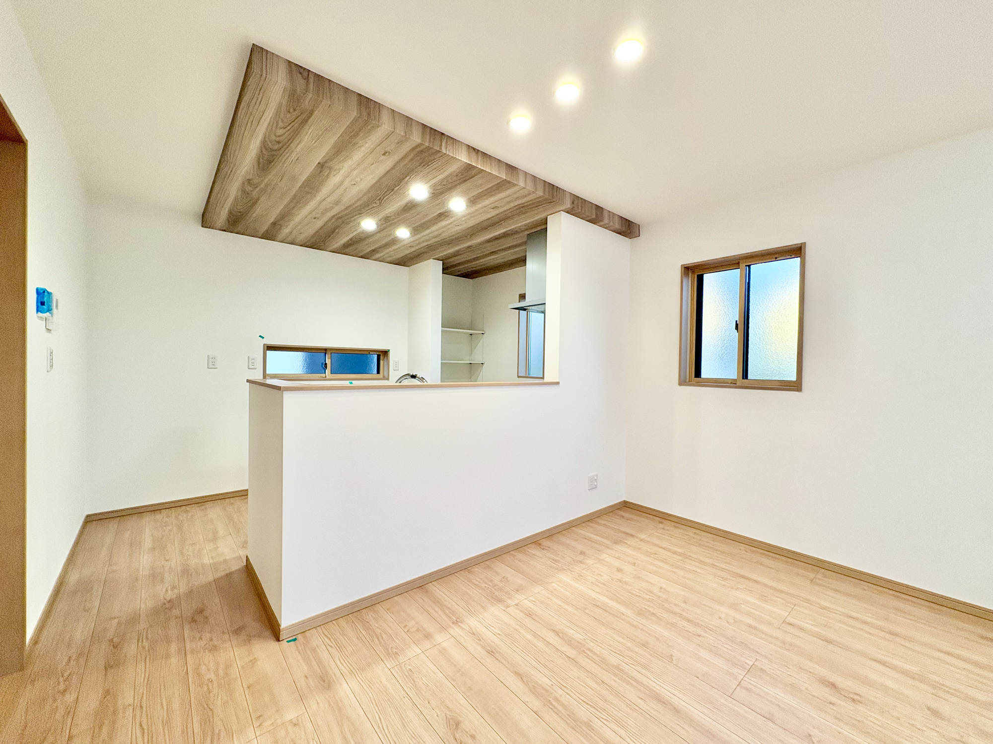 前橋市下小出町第5期　新築住宅全8棟の居間・リビング|ここにはみんなが集い、食事と楽しい会話が始まる。話に夢中になりすぎて、ついつい時を忘れてしまう。そんな束の間の幸せを感じさせてくれる場所。