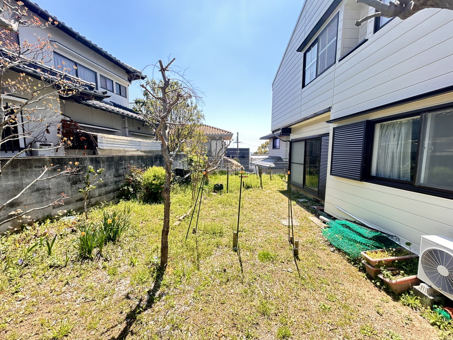 神戸市北区ひよどり台2丁目一戸建の庭|庭では、家庭菜園など十分に楽しめる広さございます。