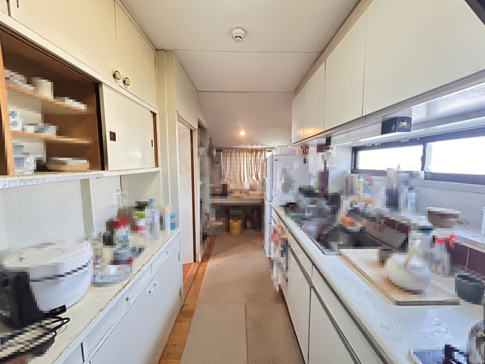 神戸市北区ひよどり台2丁目一戸建のキッチン|収納スペース豊富なキッチンです。