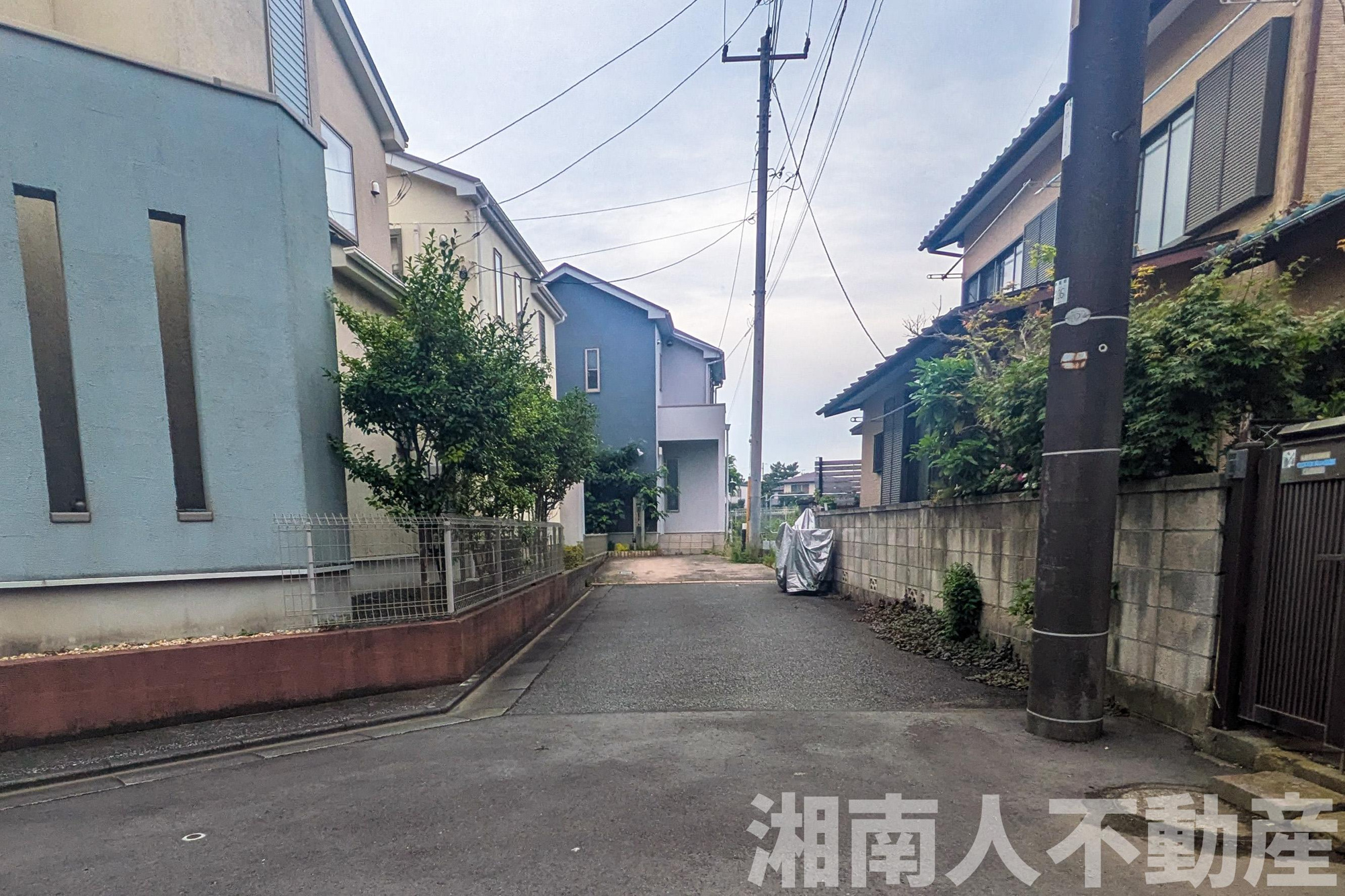 藤沢市片瀬５丁目１８－１戸建の前面道路含む現地写真|前面道路含む現地写真です
