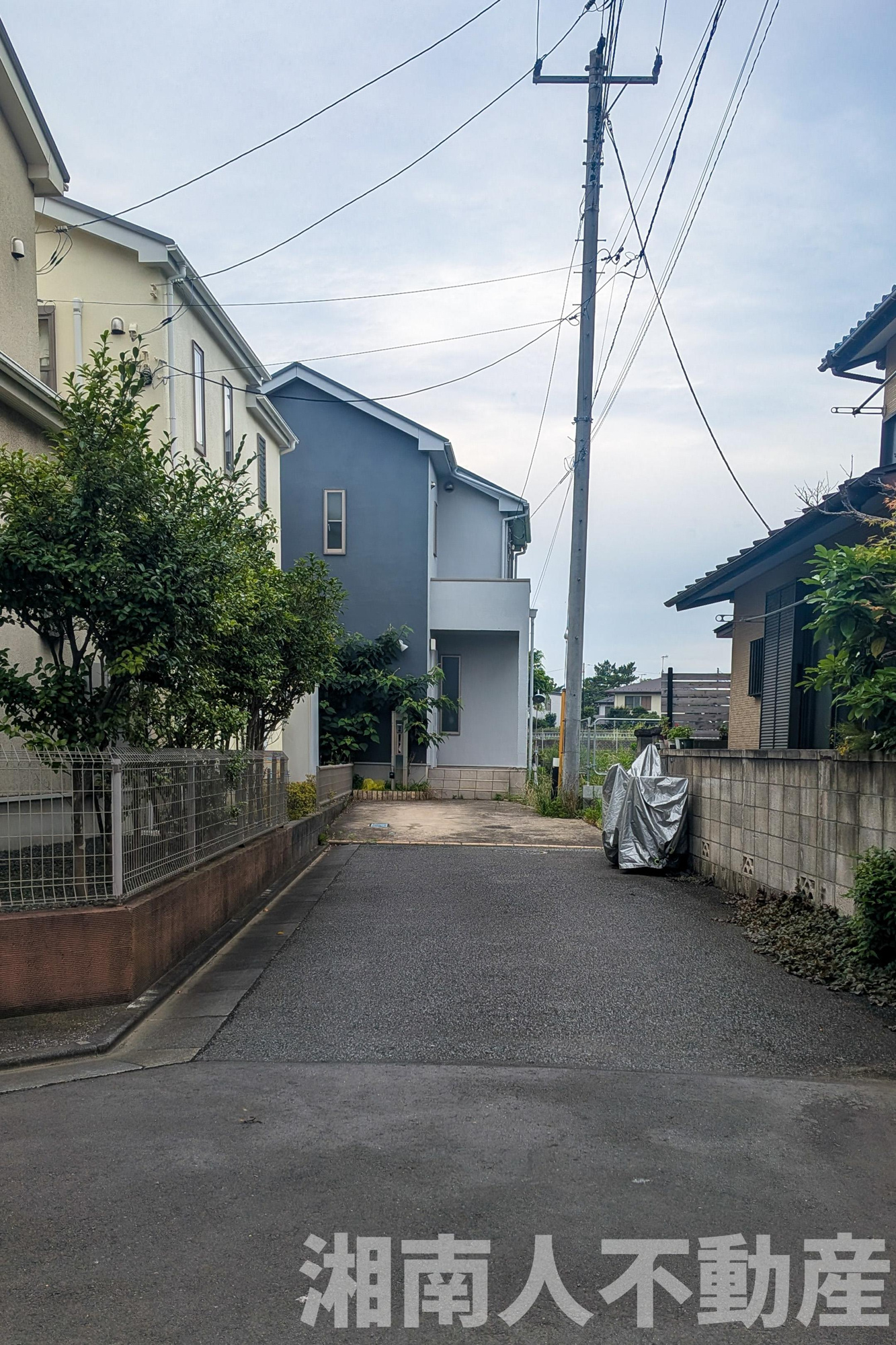 藤沢市片瀬５丁目１８－１戸建の前面道路含む現地写真|前面道路含む現地写真です