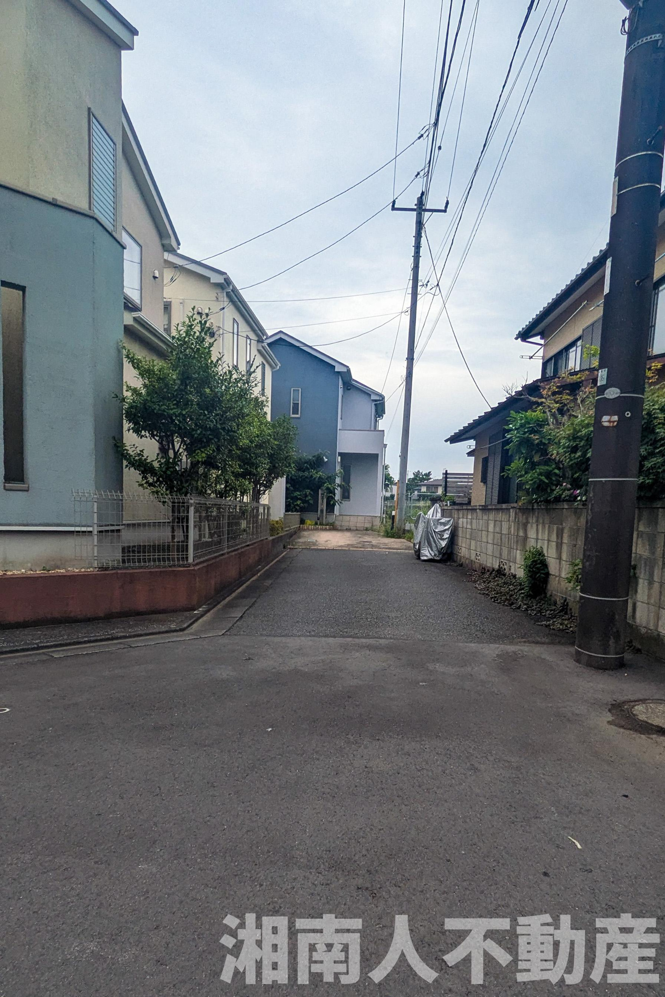 藤沢市片瀬５丁目１８－１戸建の前面道路含む現地写真|前面道路含む現地写真です