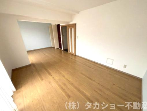 サウスヒルズ中央　16号棟の子供部屋|現在は広々した洋室ですが、部屋を仕切って2部屋にする事が可能です!!