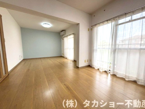 サウスヒルズ中央　16号棟の洋室|広々とした洋室です
