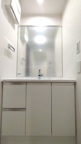 ライオンズヒルズ本郷台伍番館の独立洗面台|独立洗面化粧台が付いています
