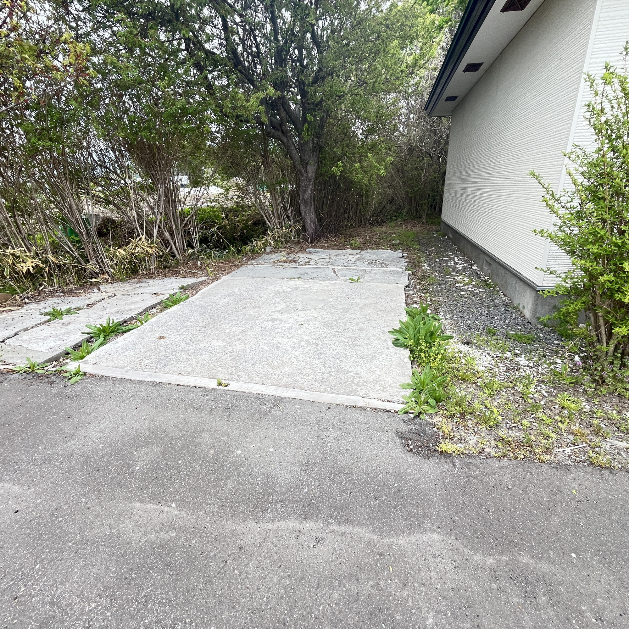 伊達市南稀府町94-7　中古住宅の駐車場