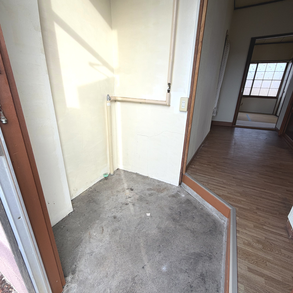 登別市鷲別町2丁目7-2　2棟一括販売の玄関|コーポコスモ