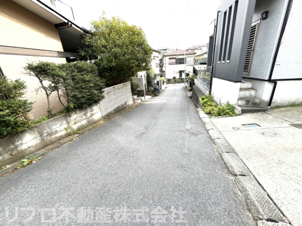 柏市南増尾３丁目戸建の前面道路含む現地写真|北側から見た前面道路