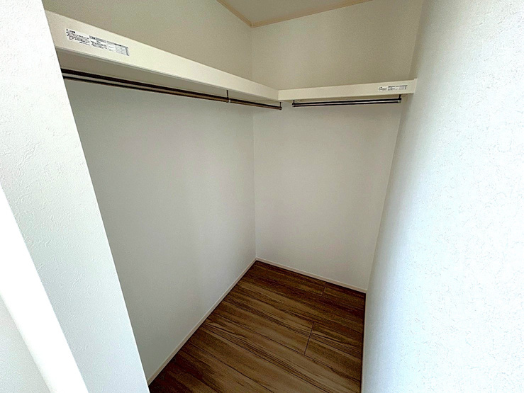【久喜市菖蒲町菖蒲　9号棟◆6帖洋室　ウォークインクローゼット】こちらのお部屋にもウォークインクローゼットがついています！