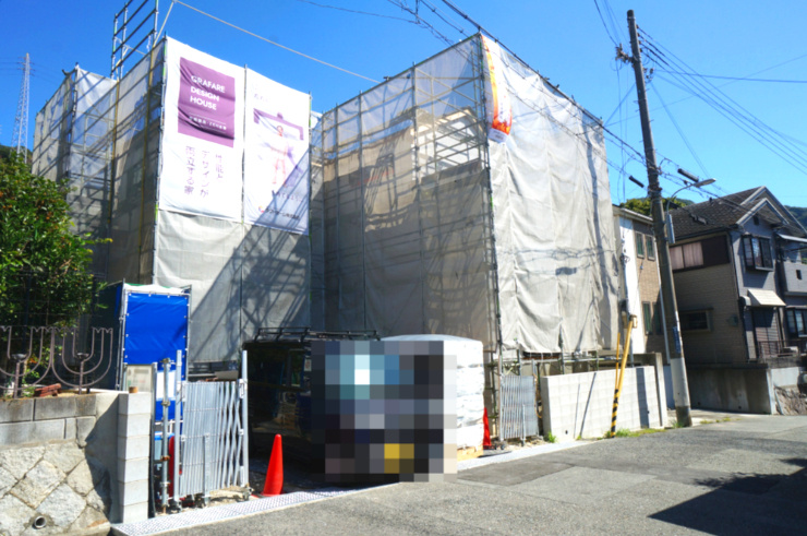 緑が丘２丁目新築戸建の外観|現地撮影　2026.10.10、土地面積149.98m2、建物面積97.29m2